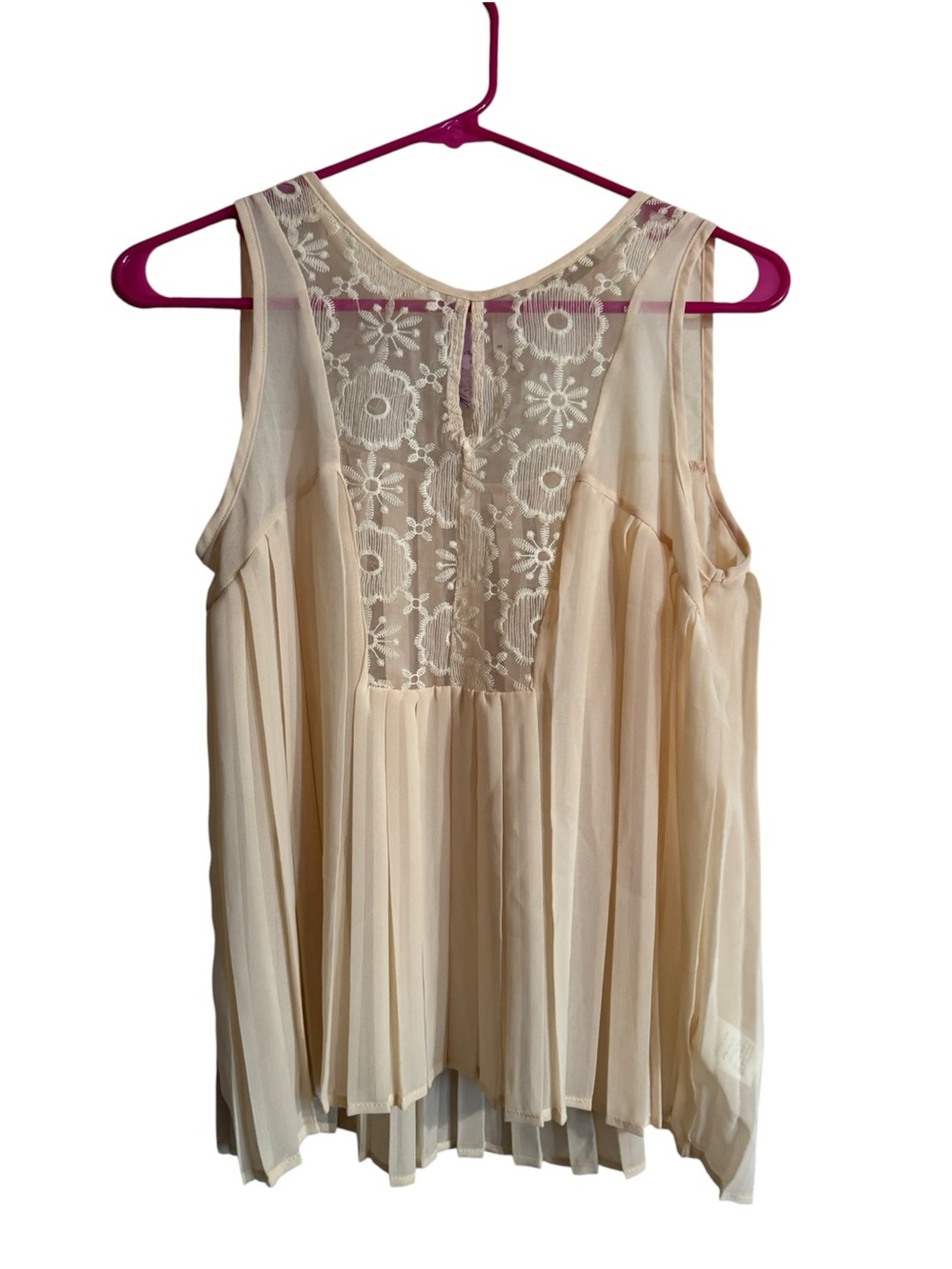 Women's Cream/Apricot Pleated Lace  Sleeveless Blouse Size Medium